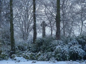 Images-of-Scotland---Celtic-Cross-Duthie-Park-Aberdeen-in-the-snow